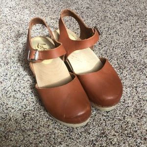 Highwood Brown Oiled Nubuck Clogs